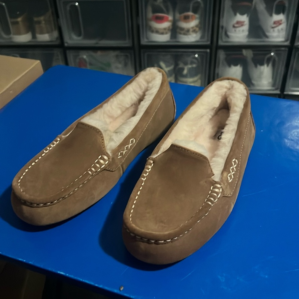 Tan size 7 Ansley Ugg moccasins